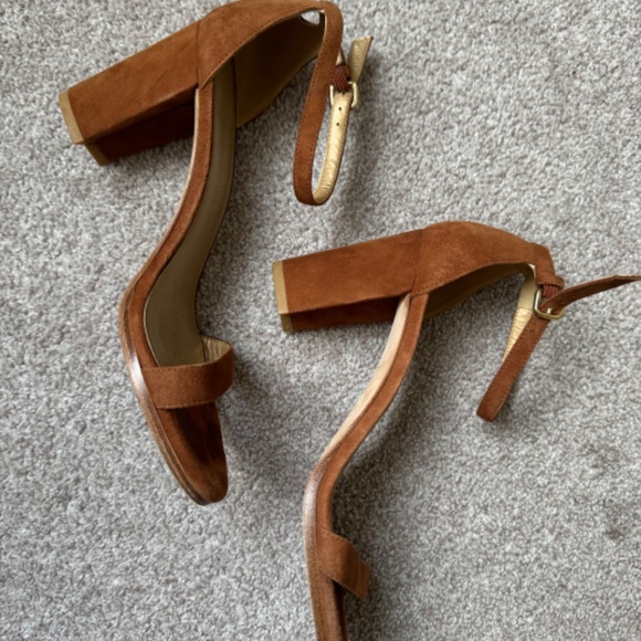 Stuart Weitzman - Picture 2 of 7